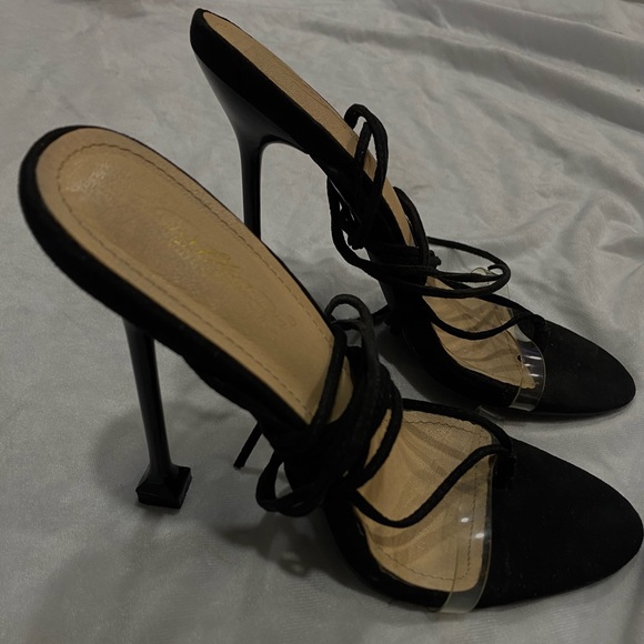 Black strapped heels - Picture 2 of 3